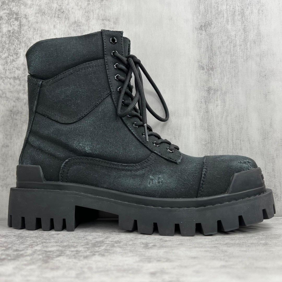 Balenciaga Bota Strike com cadarço e salto 20mm