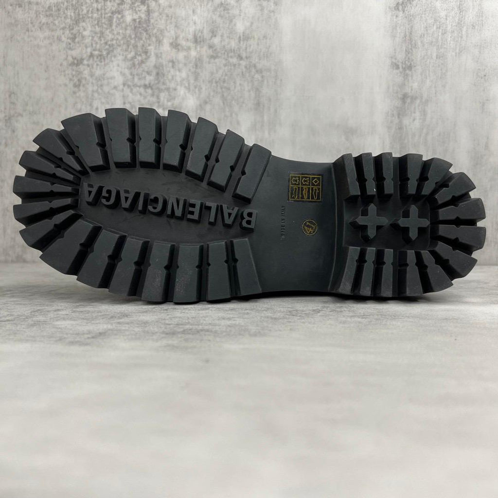Balenciaga Bota Strike com cadarço e salto 20mm