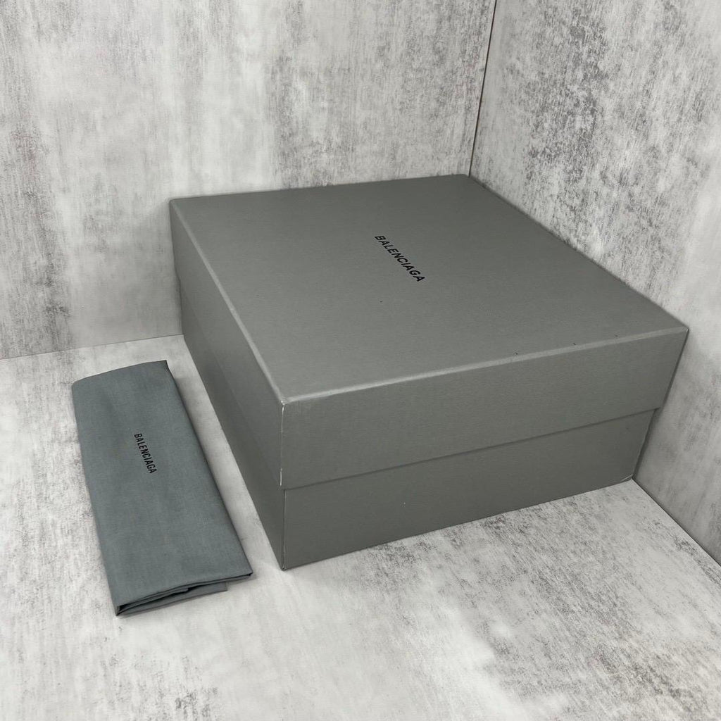 Balenciaga Bota Strike com cadarço e salto 20mm