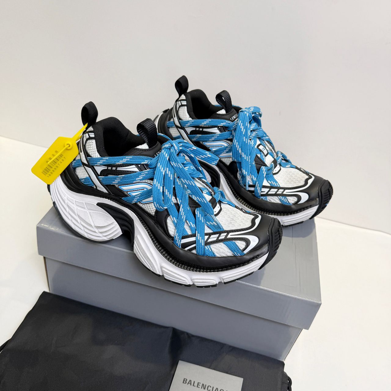 Tênis  Balenciaga 6xl Extreme em branco/azul/preto