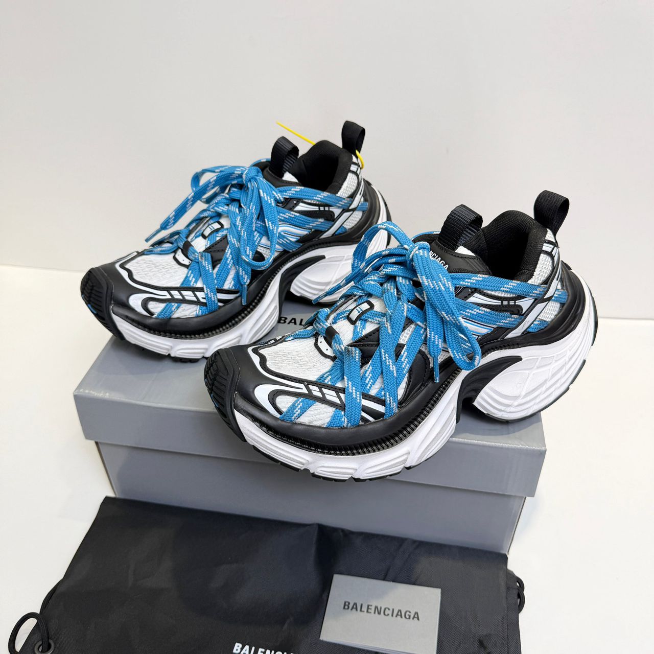 Tênis  Balenciaga 6xl Extreme em branco/azul/preto