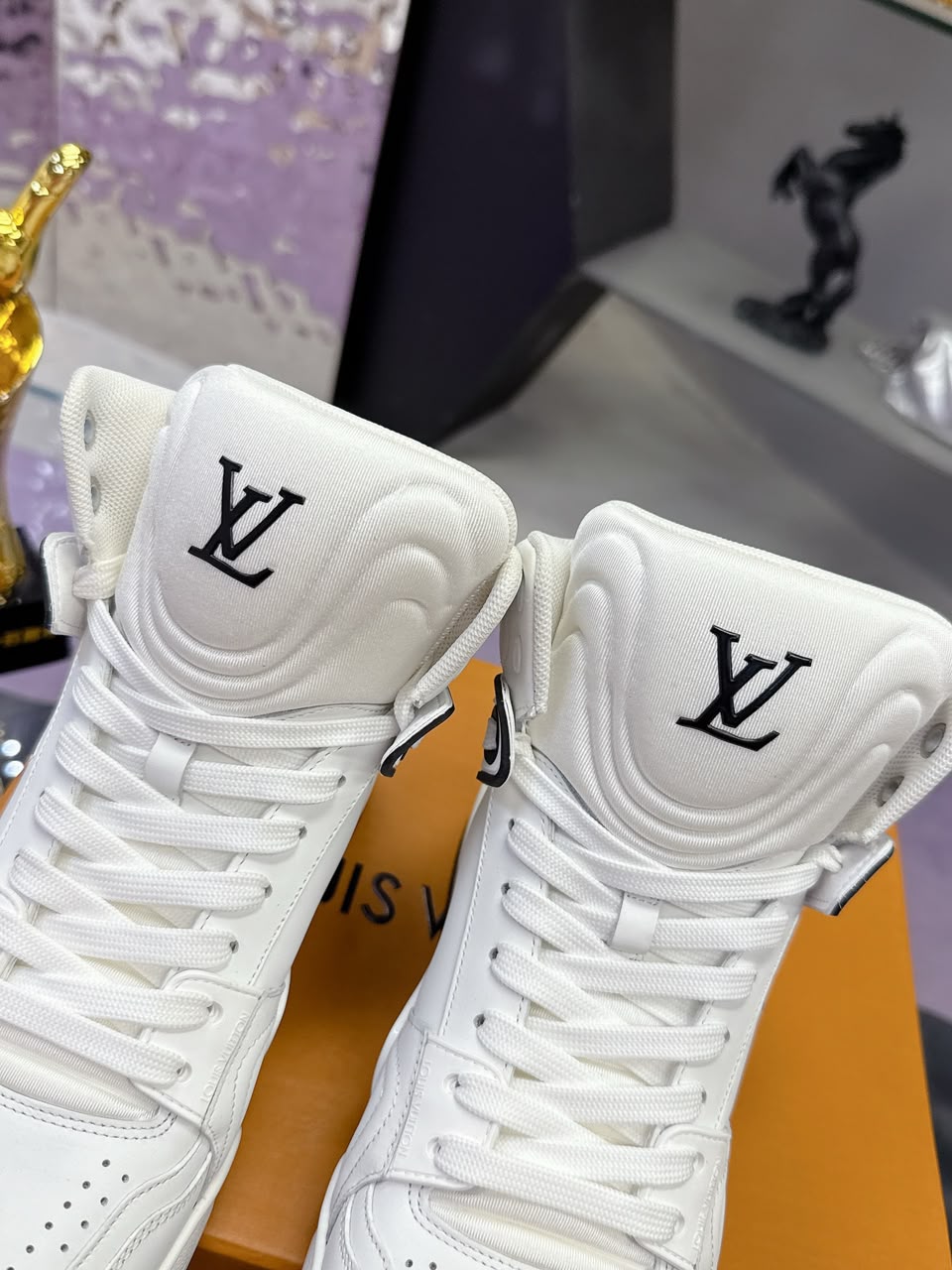TÊNIS LV Boots High Top Black White Details Halftime