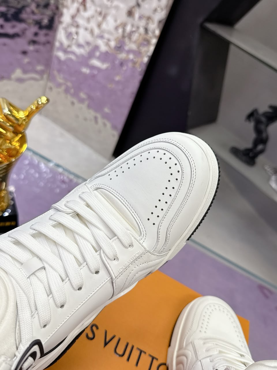 TÊNIS LV Boots High Top Black White Details Halftime