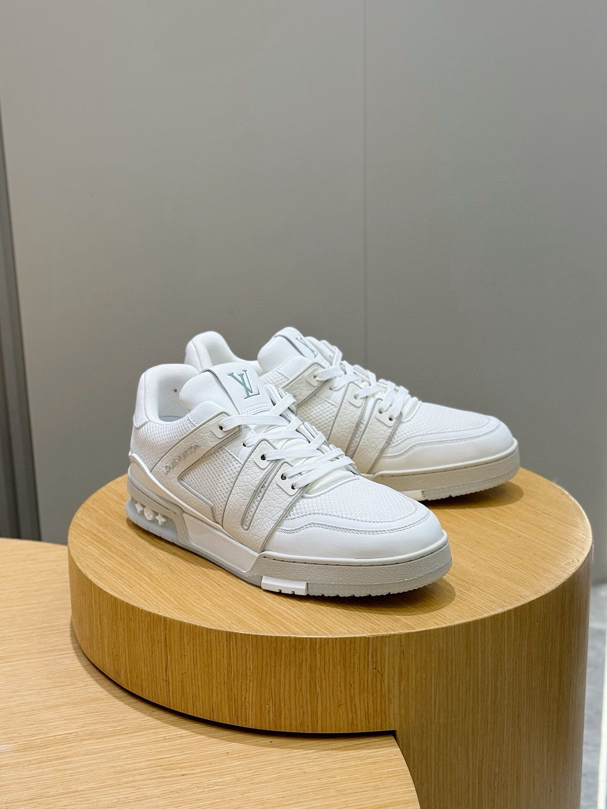Tênis Louis Vuitton Trainer #54 Low Classic Branco/Cinza