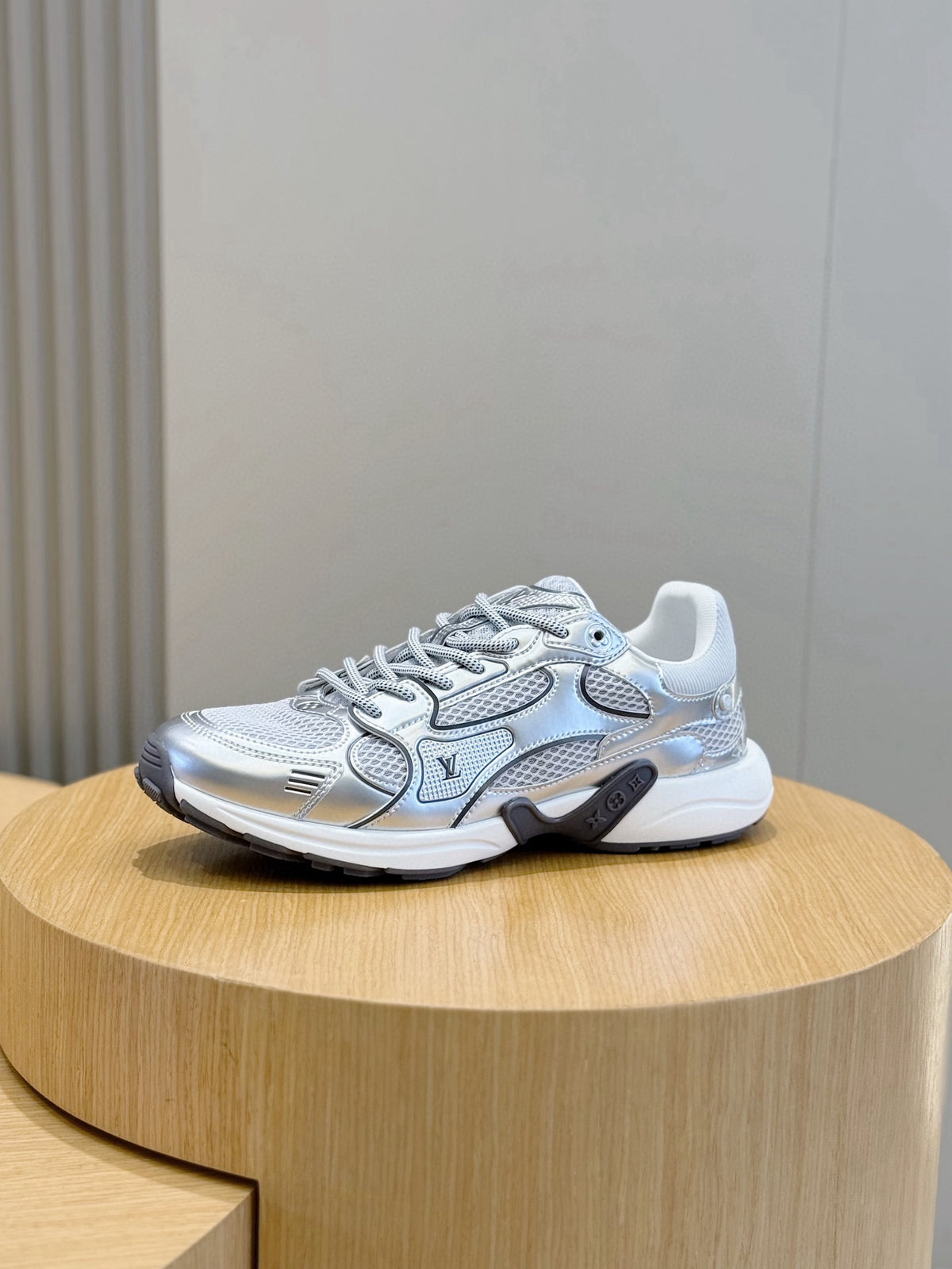 Tênis Louis Vuitton Olympia Women's Grey Sports Sneaker