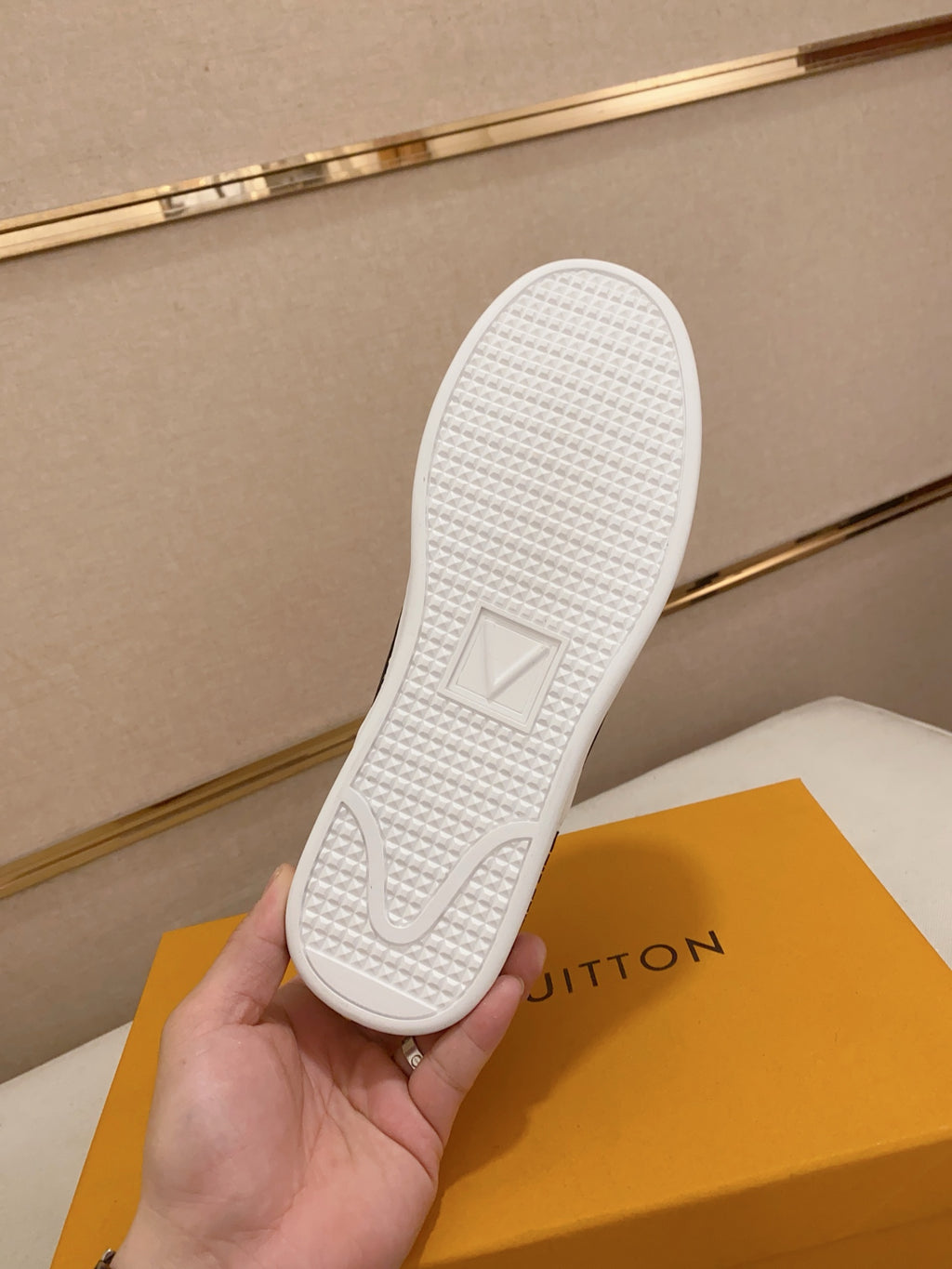 Lv Slip on Leather Black