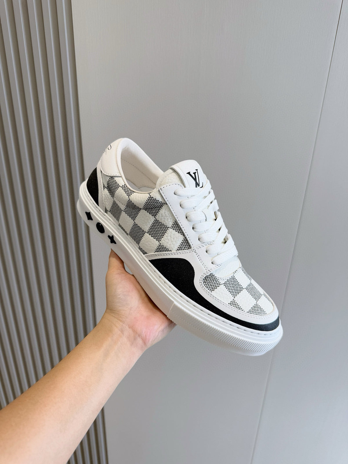 Tênis Louis Vuitton Ollie Black/White Monogram