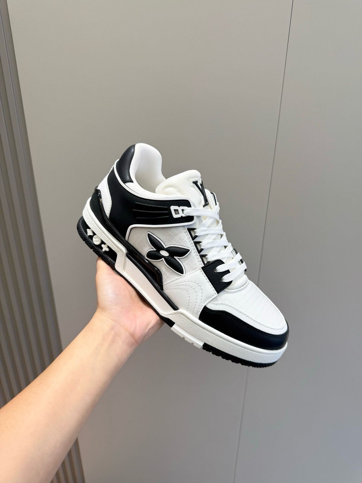 TÊNIS LOUIS VUITTON #54 TRAINER BLACK WHITE
