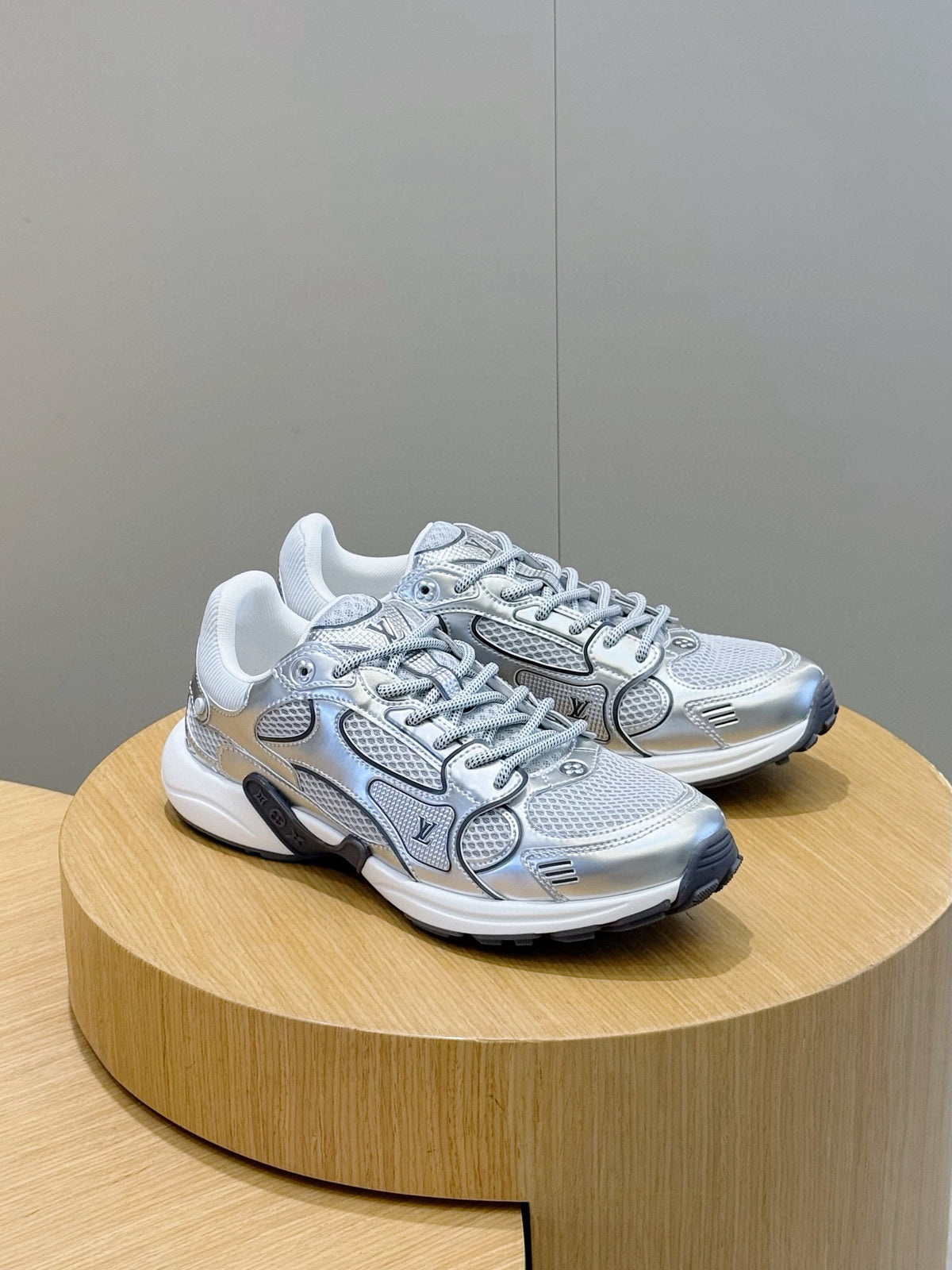 Tênis Louis Vuitton Olympia Women's Grey Sports Sneaker