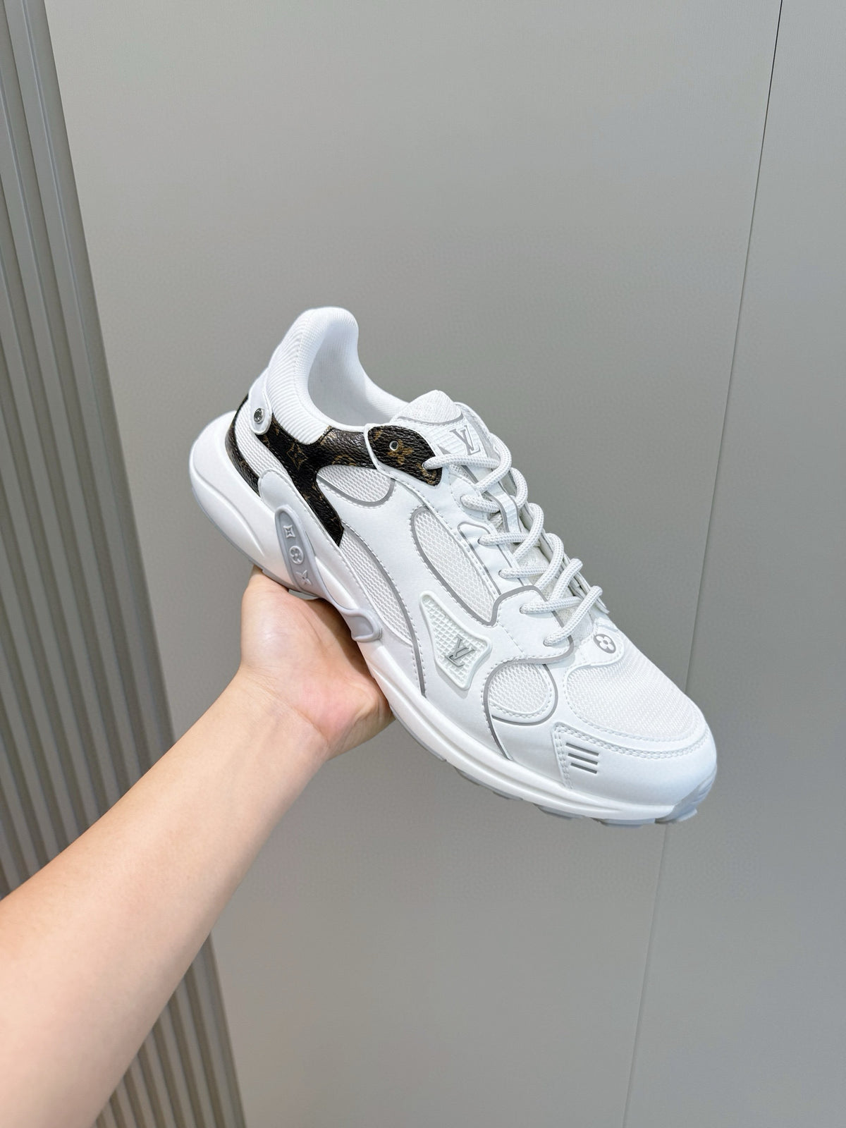 Tênis Louis Vuitton Olympia Women's White Sports Sneaker