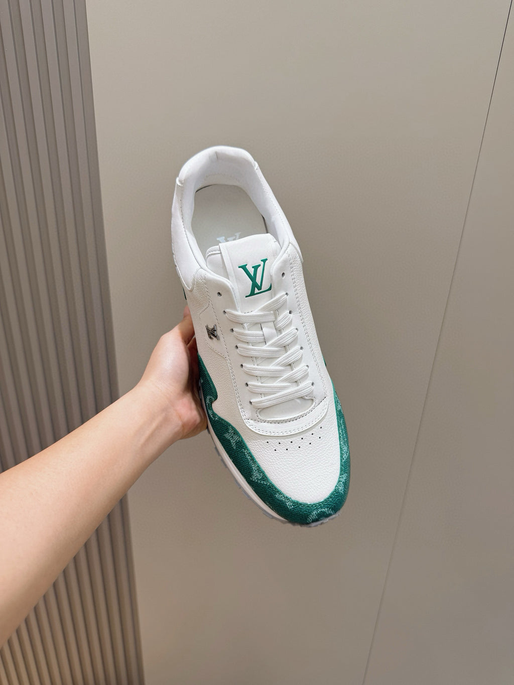 Tênis Louis Vuitton Run Away White/Green Monogram