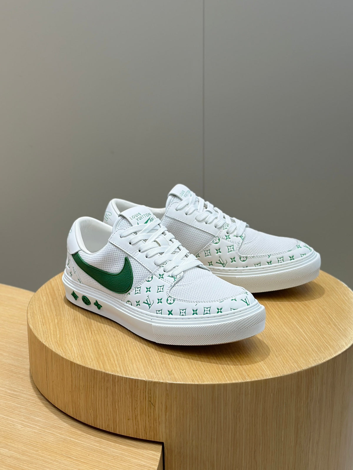 TÊNIS LOUIS VUITTON x NIKE Ollie Monogram White/Green