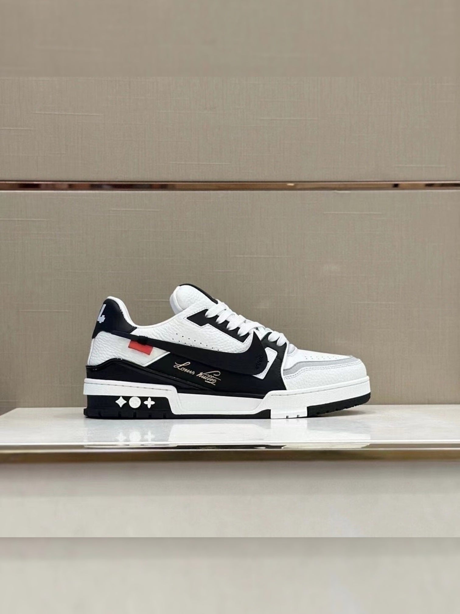 LOUIS VUITTON TRAINER SNEAKER LOW LV WHITE/BLACK
