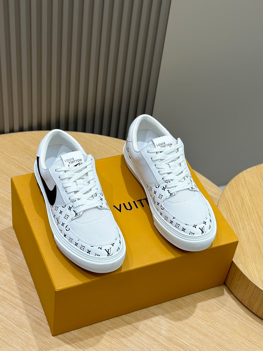 TÊNIS LOUIS VUITTON x NIKE Ollie Monogram White/Black