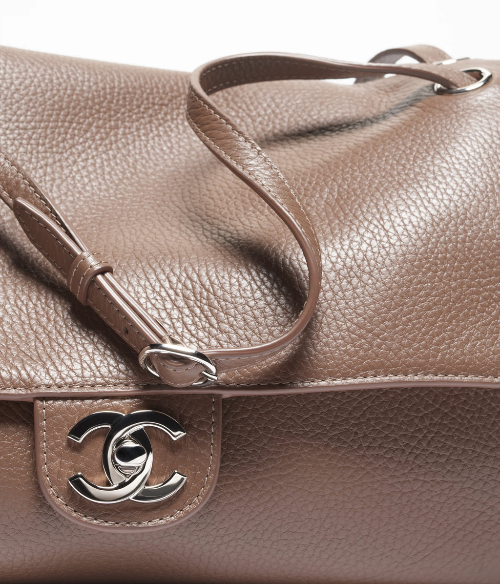Bolsa Chanel maxi Marrom Claro