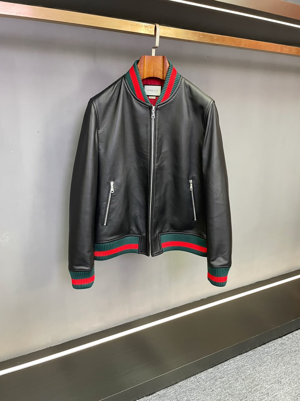 Jaqueta Gucci Men's GRG Taped Leather Bomber Jacket Black