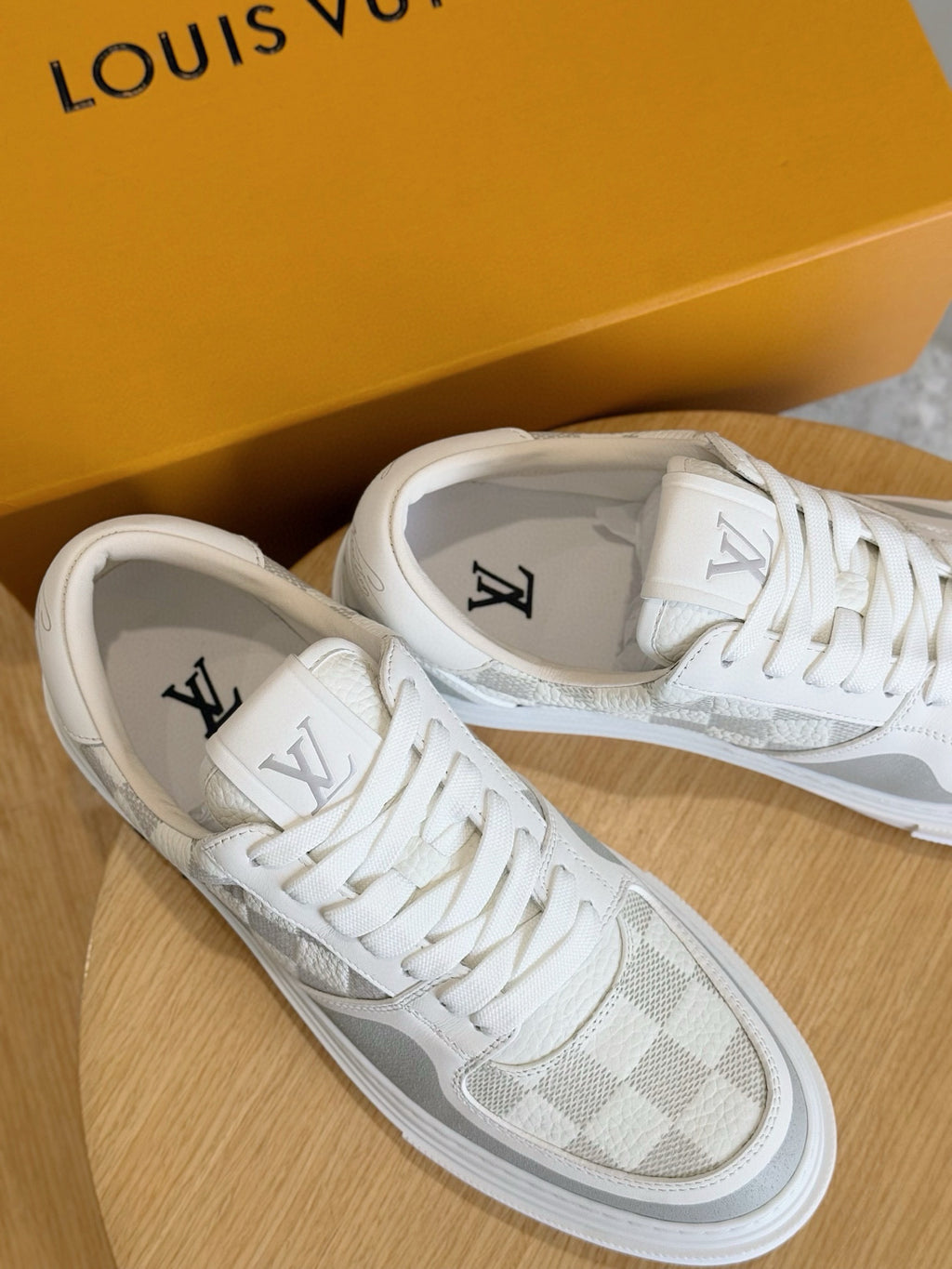 Tênis Louis Vuitton Ollie White/Grey Monogram