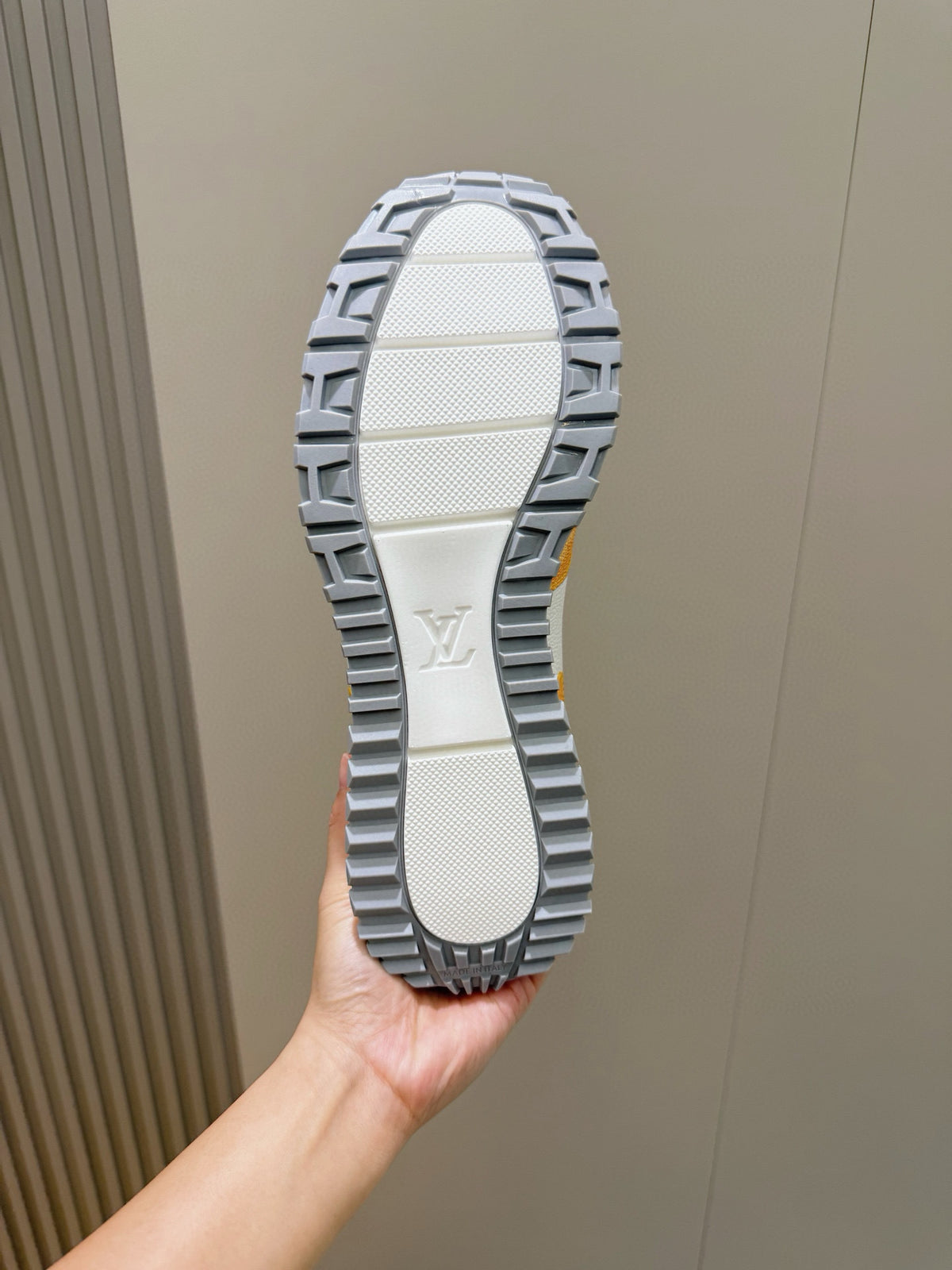 Tênis Louis Vuitton Run Away White/Orange Monogram