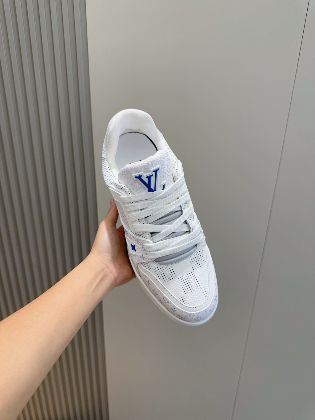 TÊNIS LOUIS VUITTON LV TRAINER MONOGRAM DENIM WHITE DETAILS BLUE