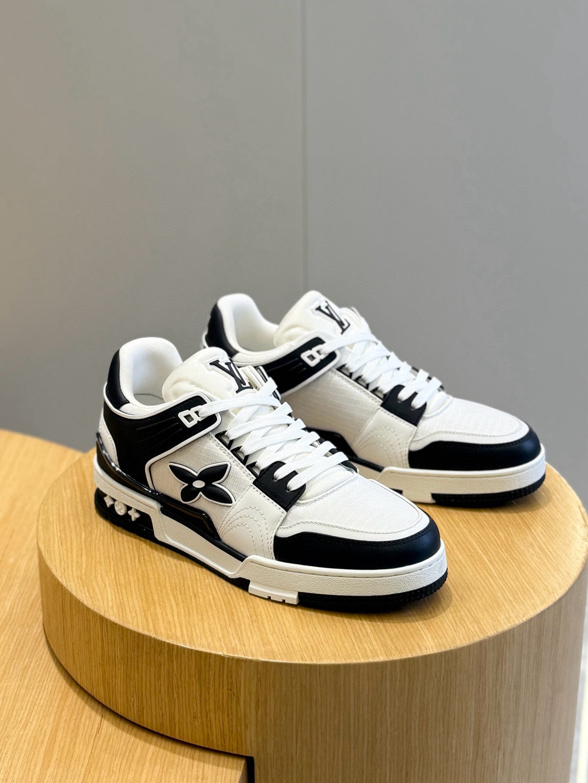 TÊNIS LOUIS VUITTON #54 TRAINER BLACK WHITE