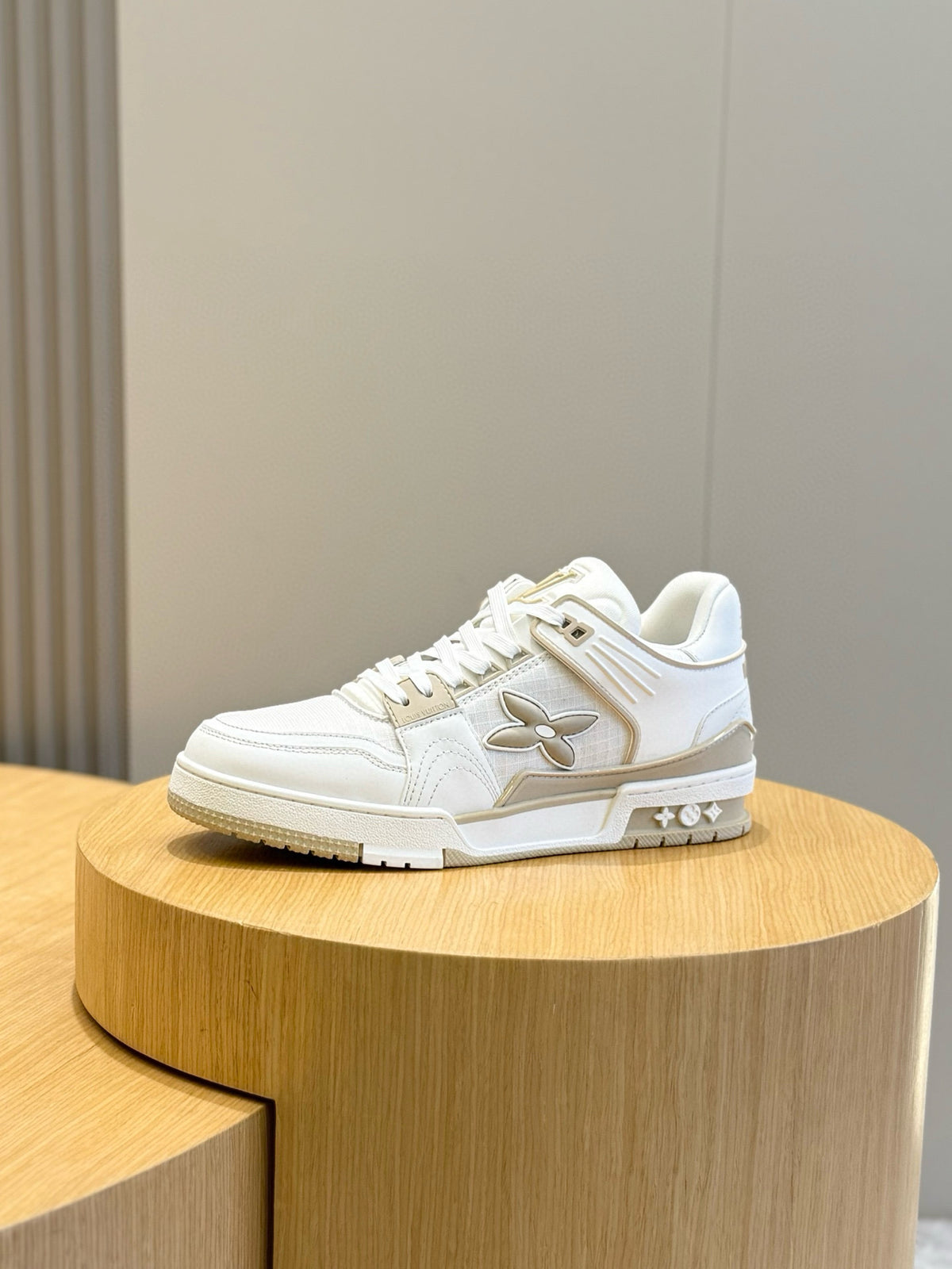 TÊNIS LOUIS VUITTON #54 TRAINER White Beige
