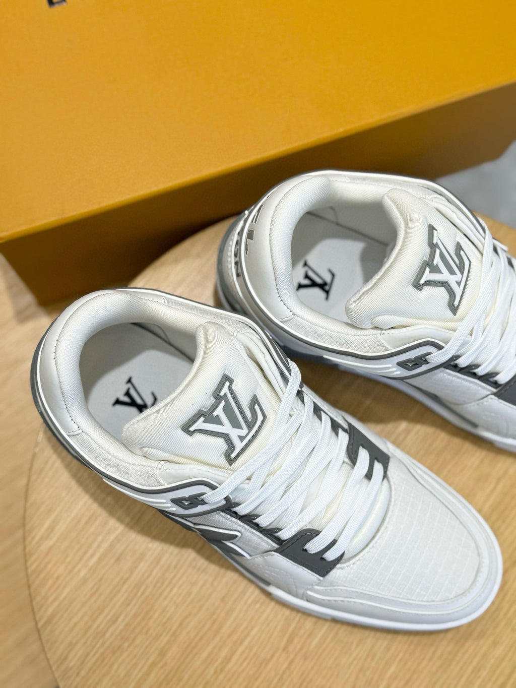 TÊNIS LOUIS VUITTON #54 TRAINER White Grey