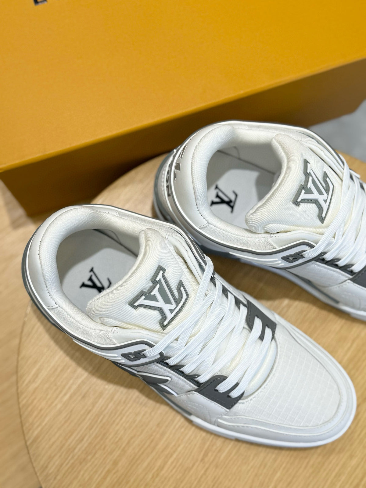 TÊNIS LOUIS VUITTON #54 TRAINER White Grey