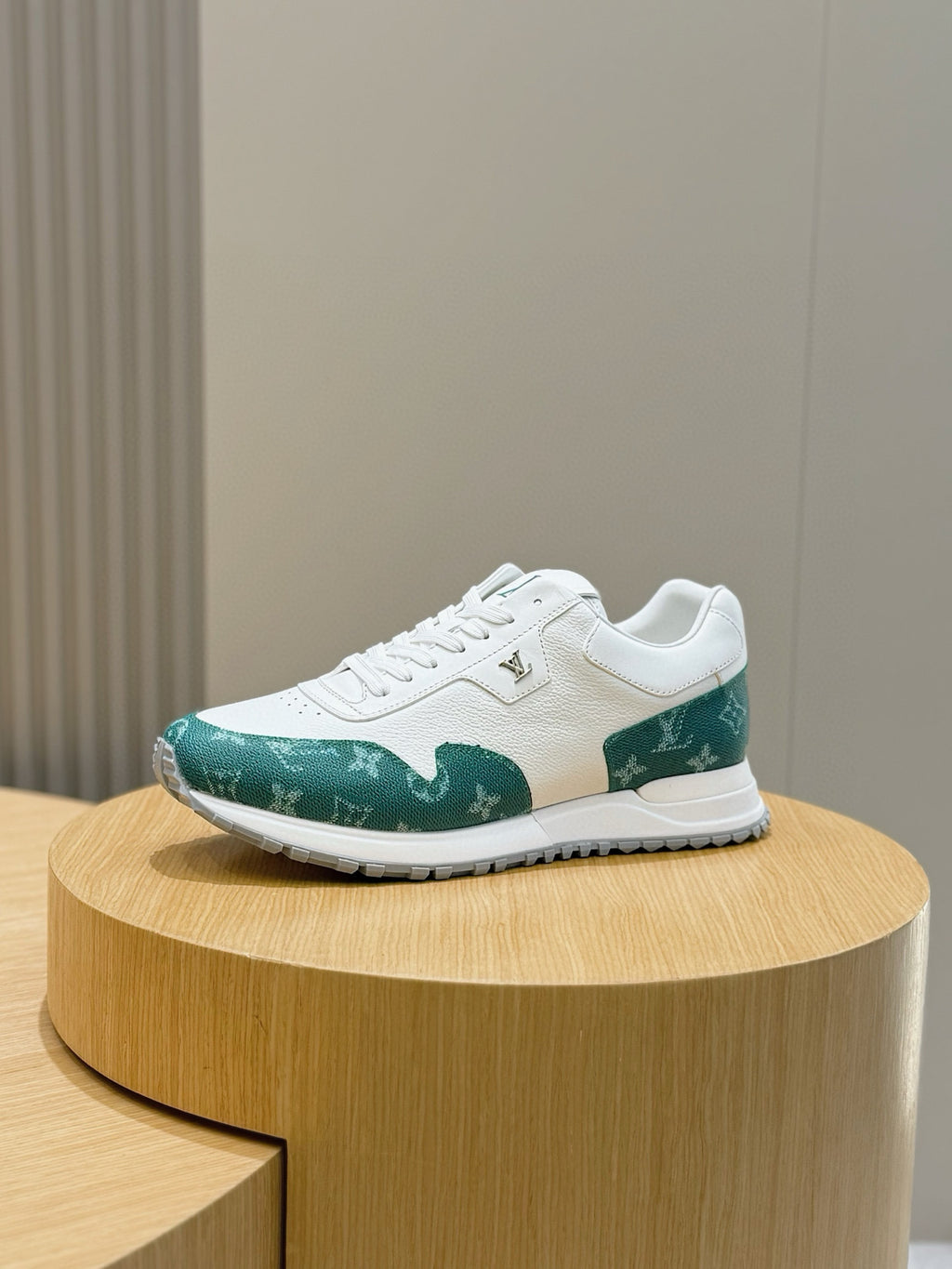 Tênis Louis Vuitton Run Away White/Green Monogram
