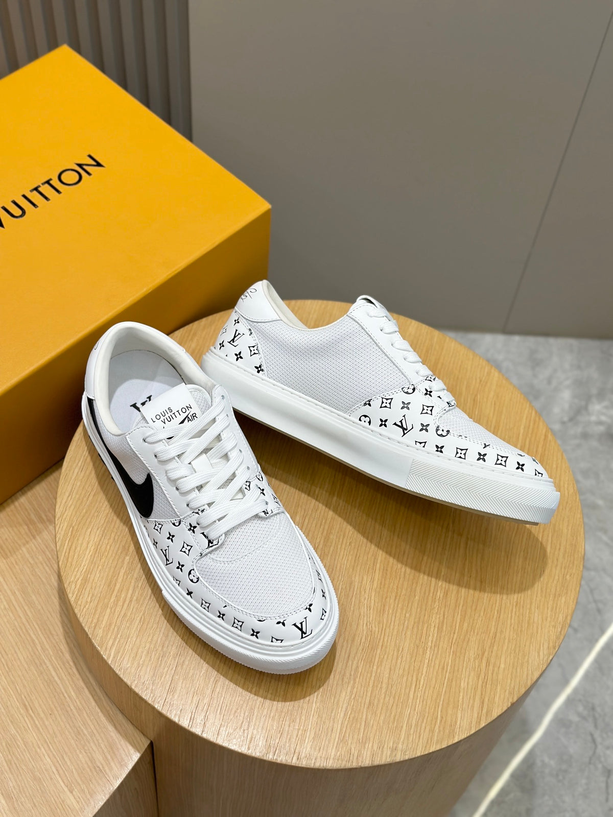 TÊNIS LOUIS VUITTON x NIKE Ollie Monogram White/Black