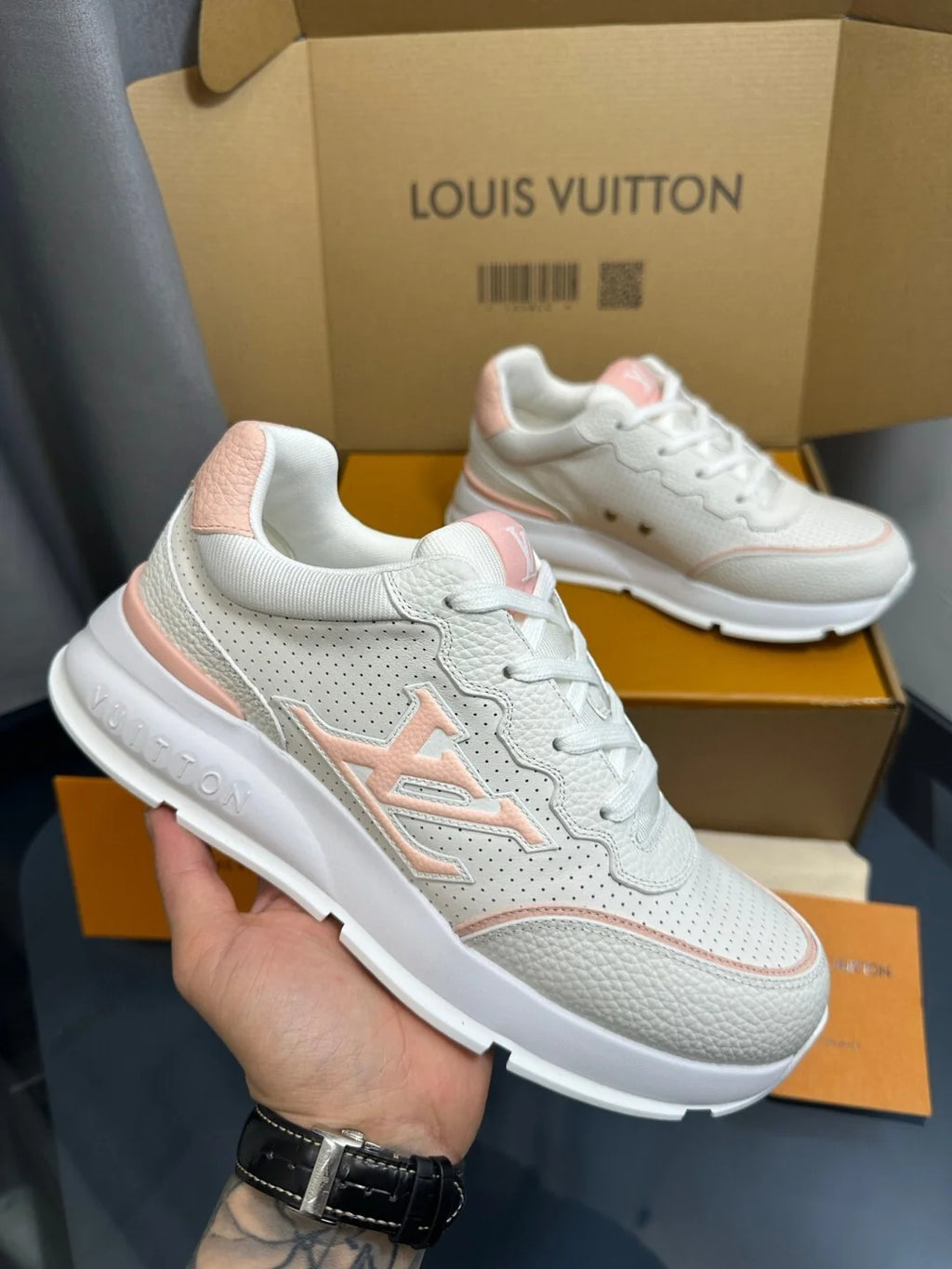 Tênis Louis Vuitton Classic White Pink