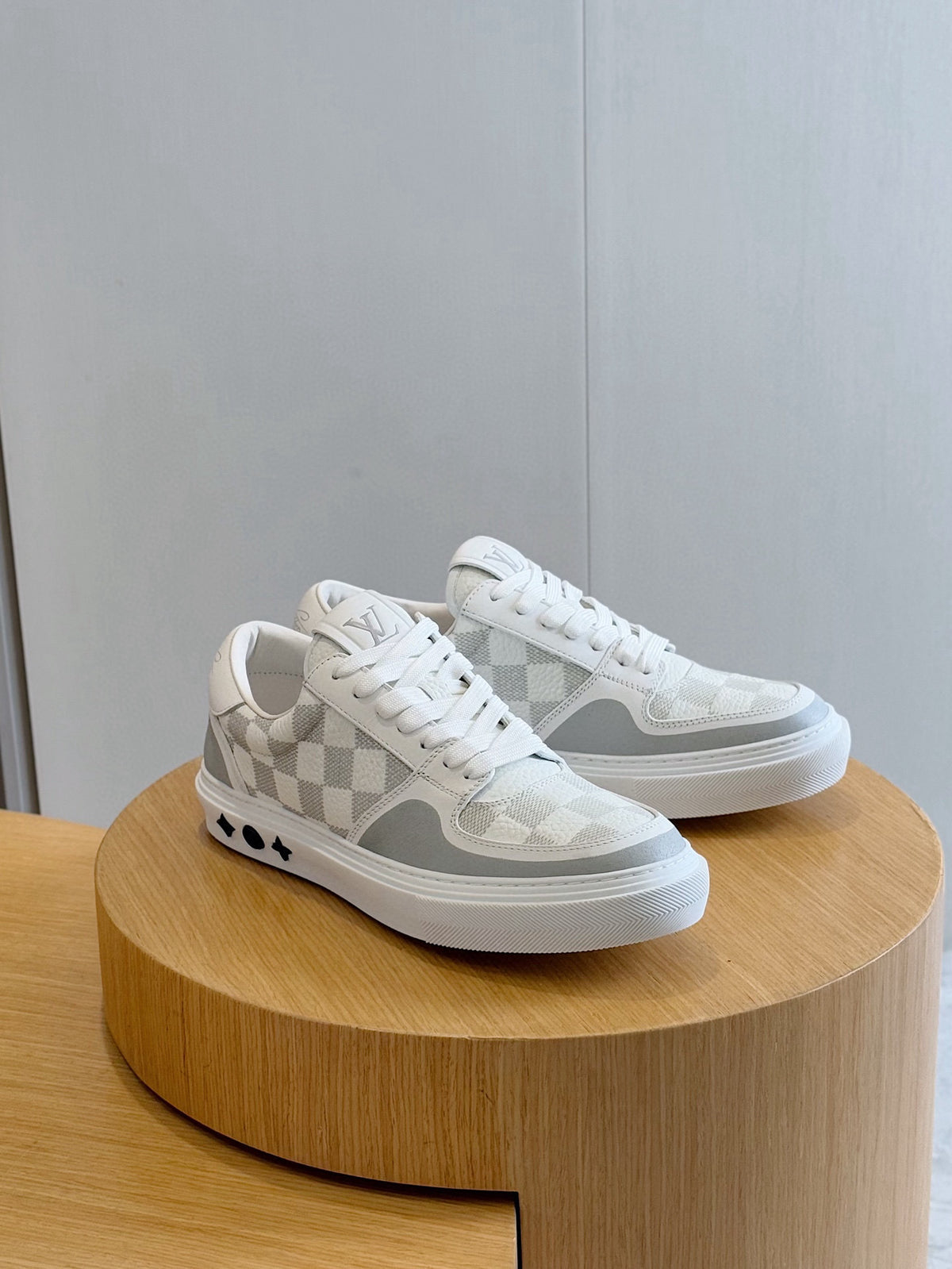 Tênis Louis Vuitton Ollie White/Grey Monogram