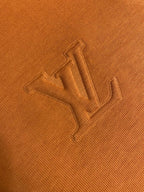 Camiseta Louis Vuitton Orange Relevo Logo