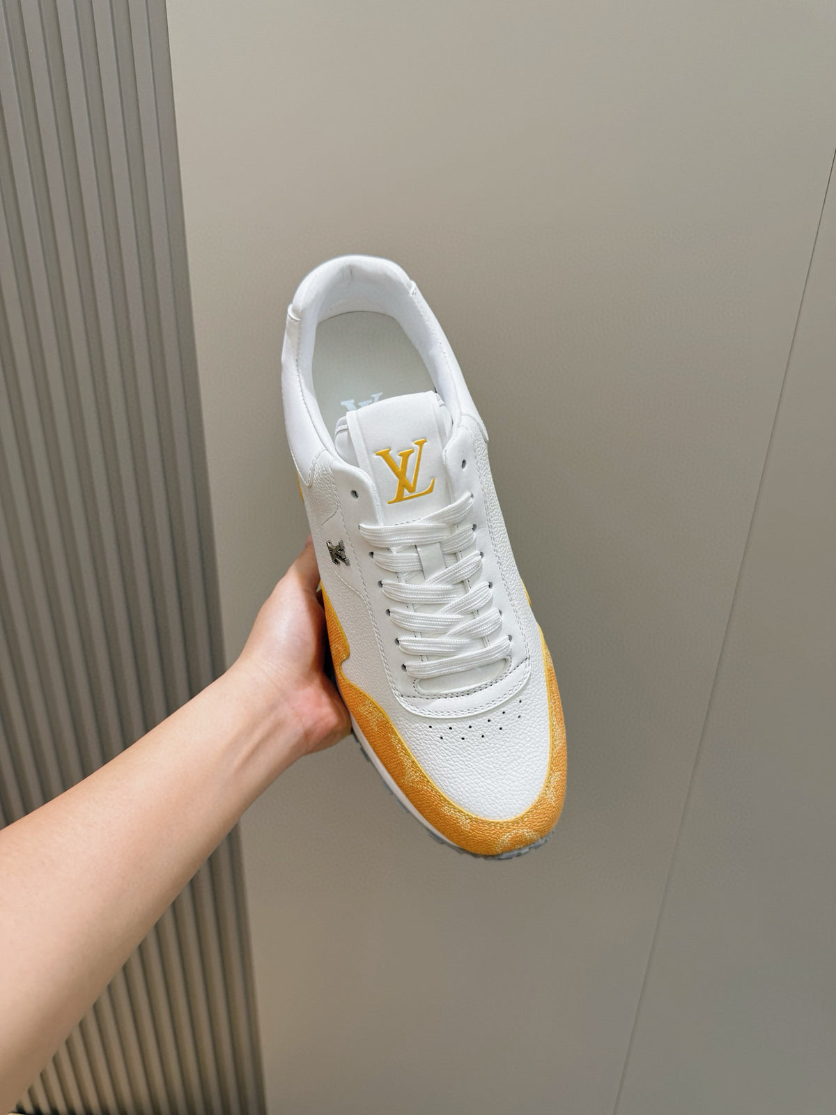 Tênis Louis Vuitton Run Away White/Orange Monogram