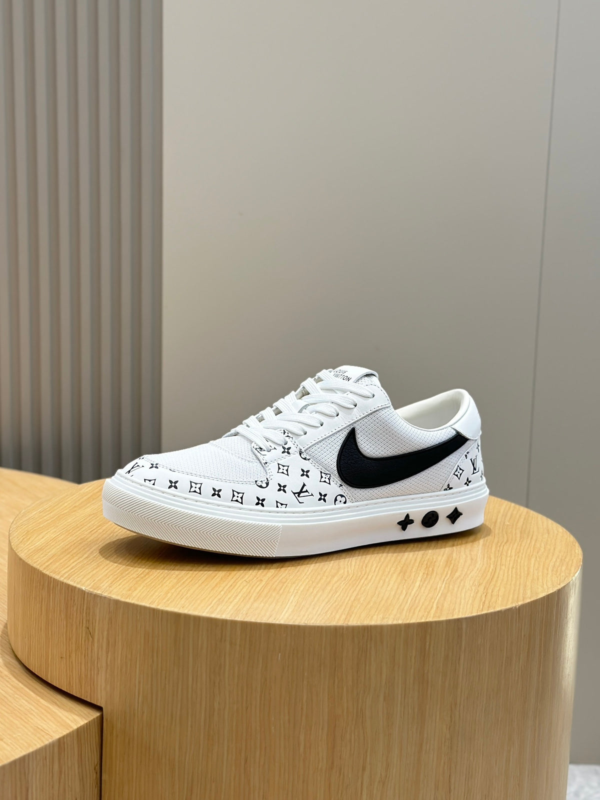 TÊNIS LOUIS VUITTON x NIKE Ollie Monogram White/Black