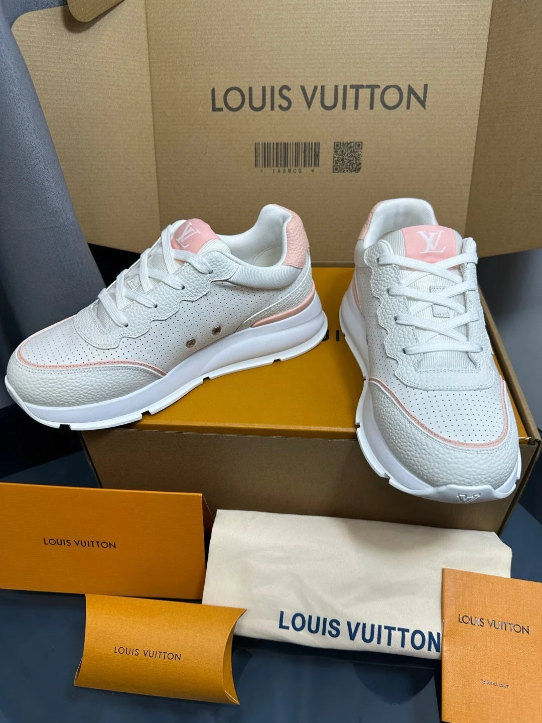 Tênis Louis Vuitton Classic White Pink