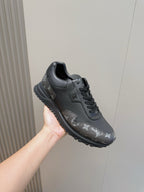 Tênis Louis Vuitton Run Away Black/Grey Monogram