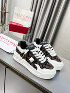 Valentino One Stud XL Brown (Pronta Entrega) Tamanho 42 e 43