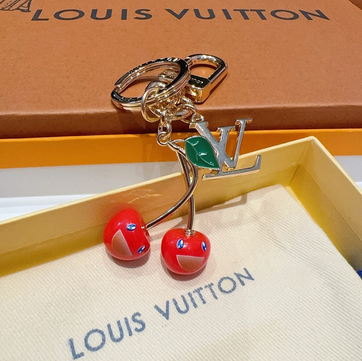 Chaveiro LV x TM Cerise Bag Charm