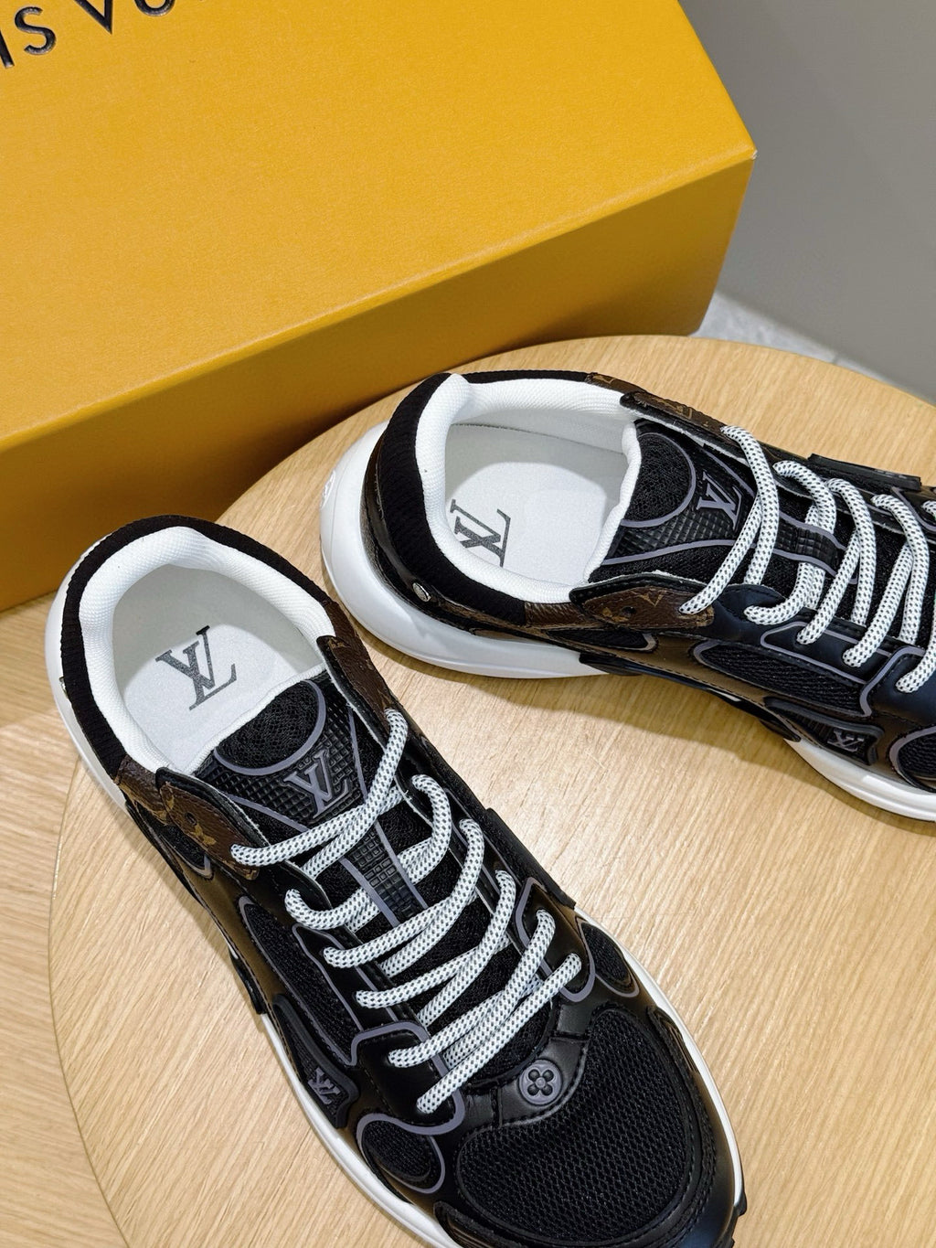 Tênis Louis Vuitton Olympia Women's Black Sports Sneaker