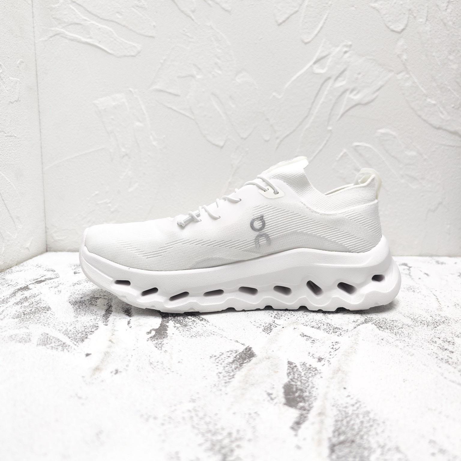 LOEWE x On Cloudtilt White