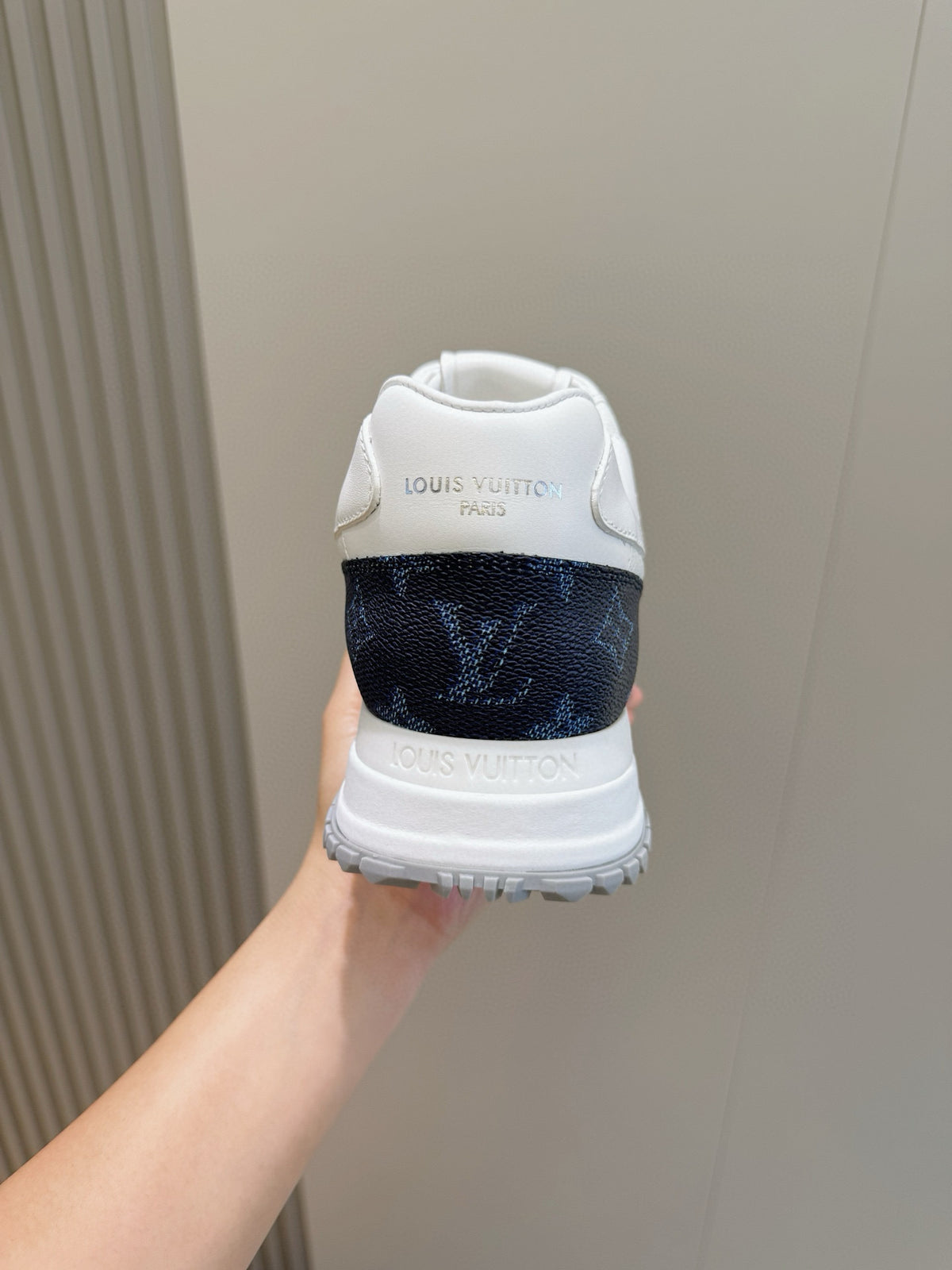 Tênis Louis Vuitton Run Away White/Blue Monogram