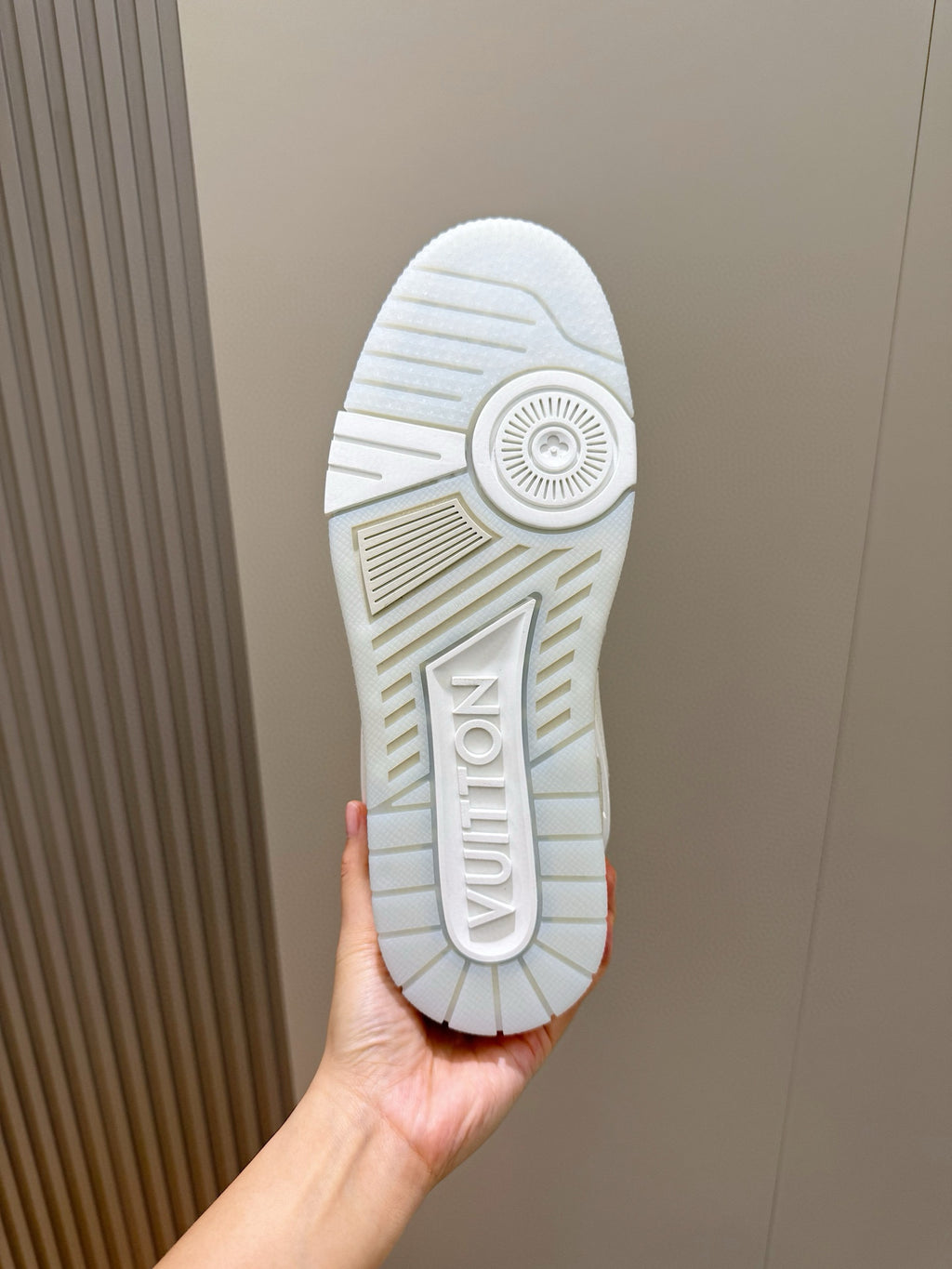 Tênis Louis Vuitton Trainer #54 Low Classic Branco/Cinza