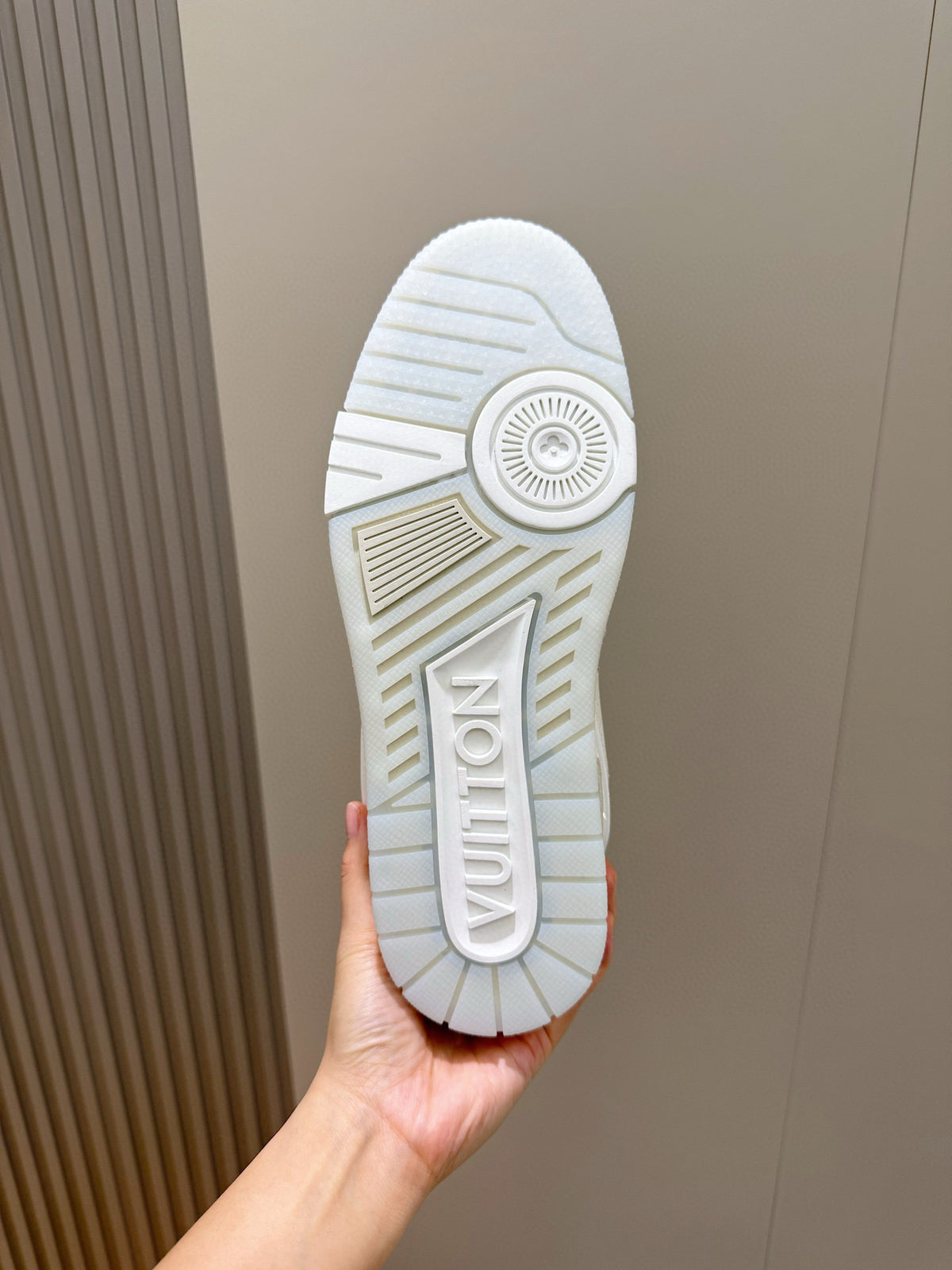 Tênis Louis Vuitton Trainer #54 Low Classic Branco/Cinza