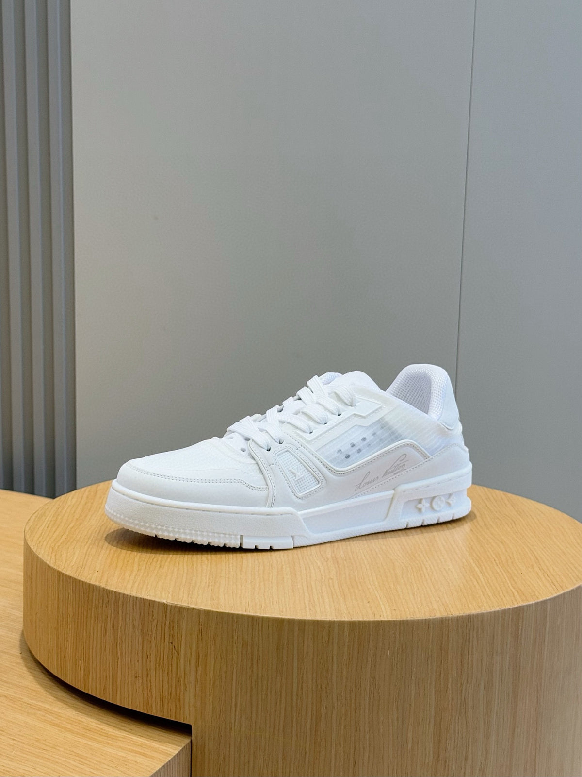 Tênis LOUIS VUITTON  Trainer Sneaker in White