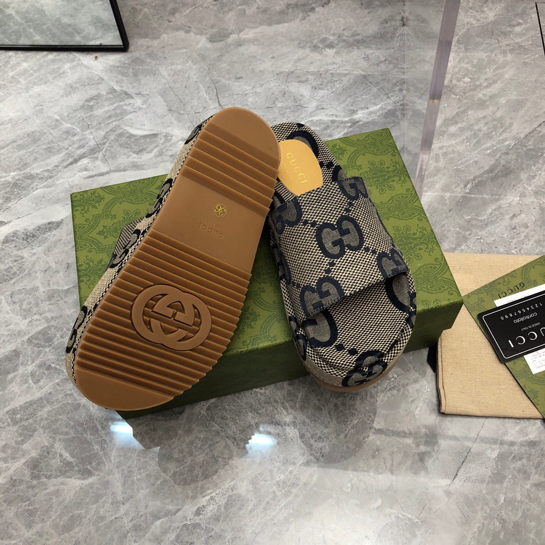 Chinelo Gucci Slipper Bege Monogram