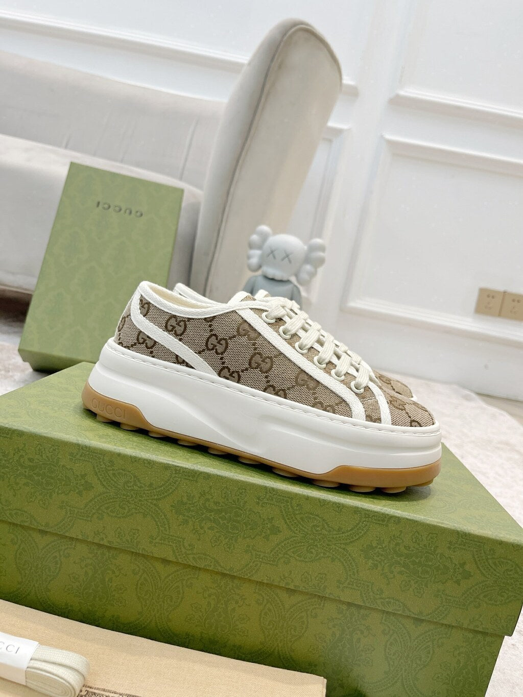 Gucci And Ebony GG Canvas Beige