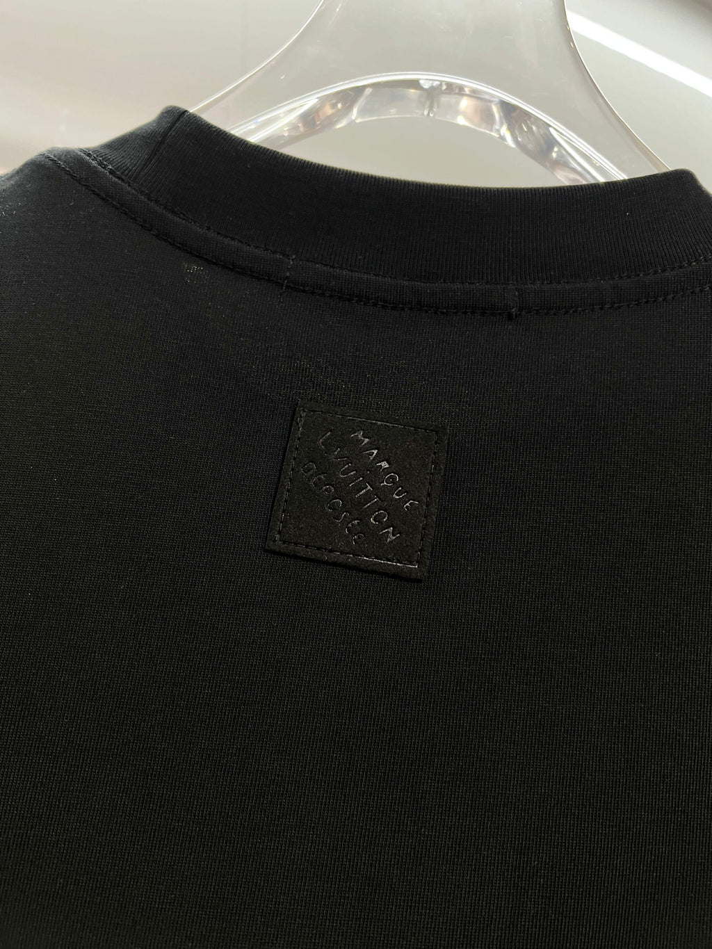 Camiseta Louis Vuitton Jacquard Bordada Genius