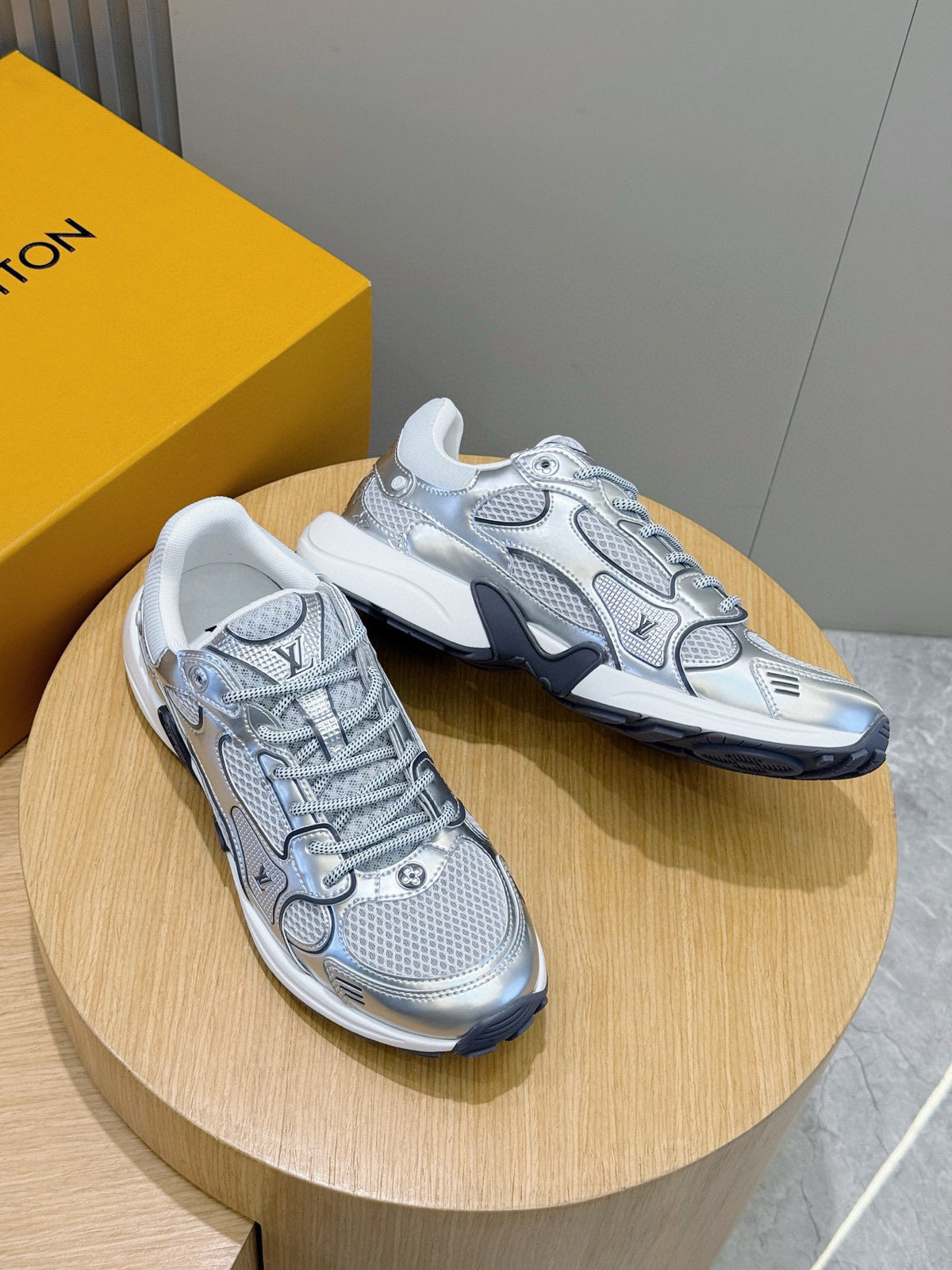 Tênis Louis Vuitton Olympia Women's Grey Sports Sneaker