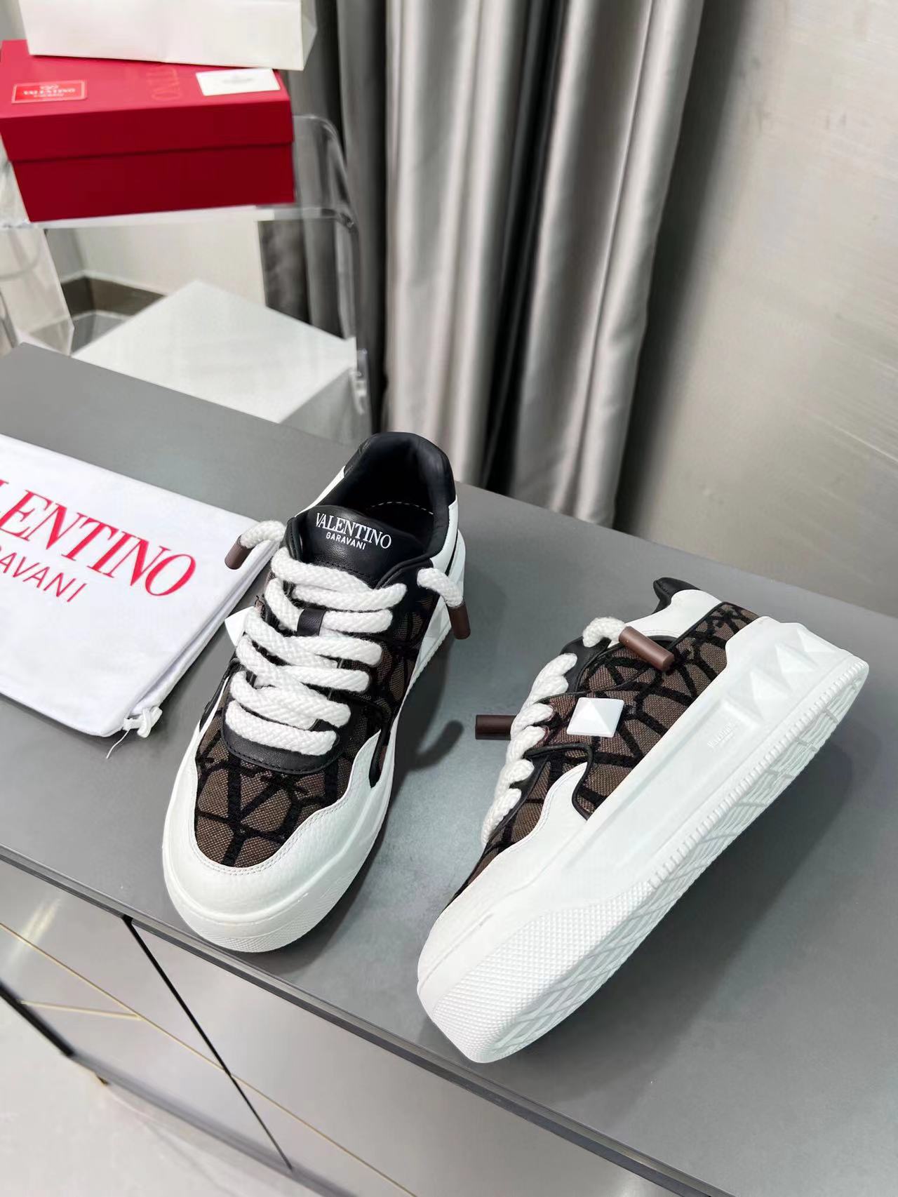 Valentino One Stud XL Brown