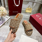 Sandália Gucci com plataforma GG Monogram